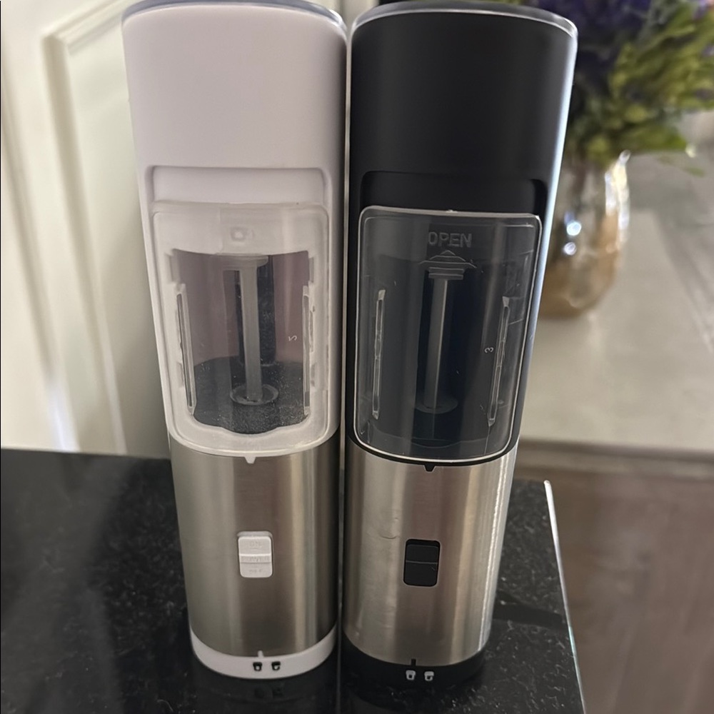 Electric Salt and Pepper Grinder Set - Black and White